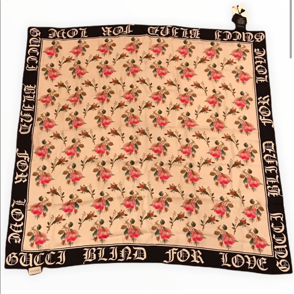 ⭐️SOLD⭐️Gucci Blind For Love Floral Silk Scarf - Picture 3 of 11